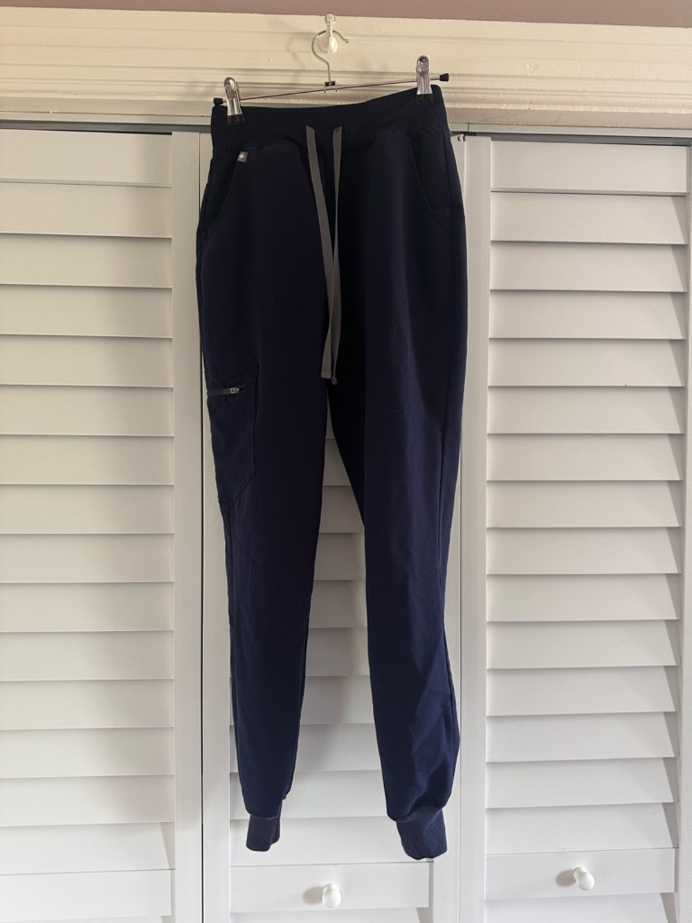 Women’s FIGS Navy Jogger Scrub Pants